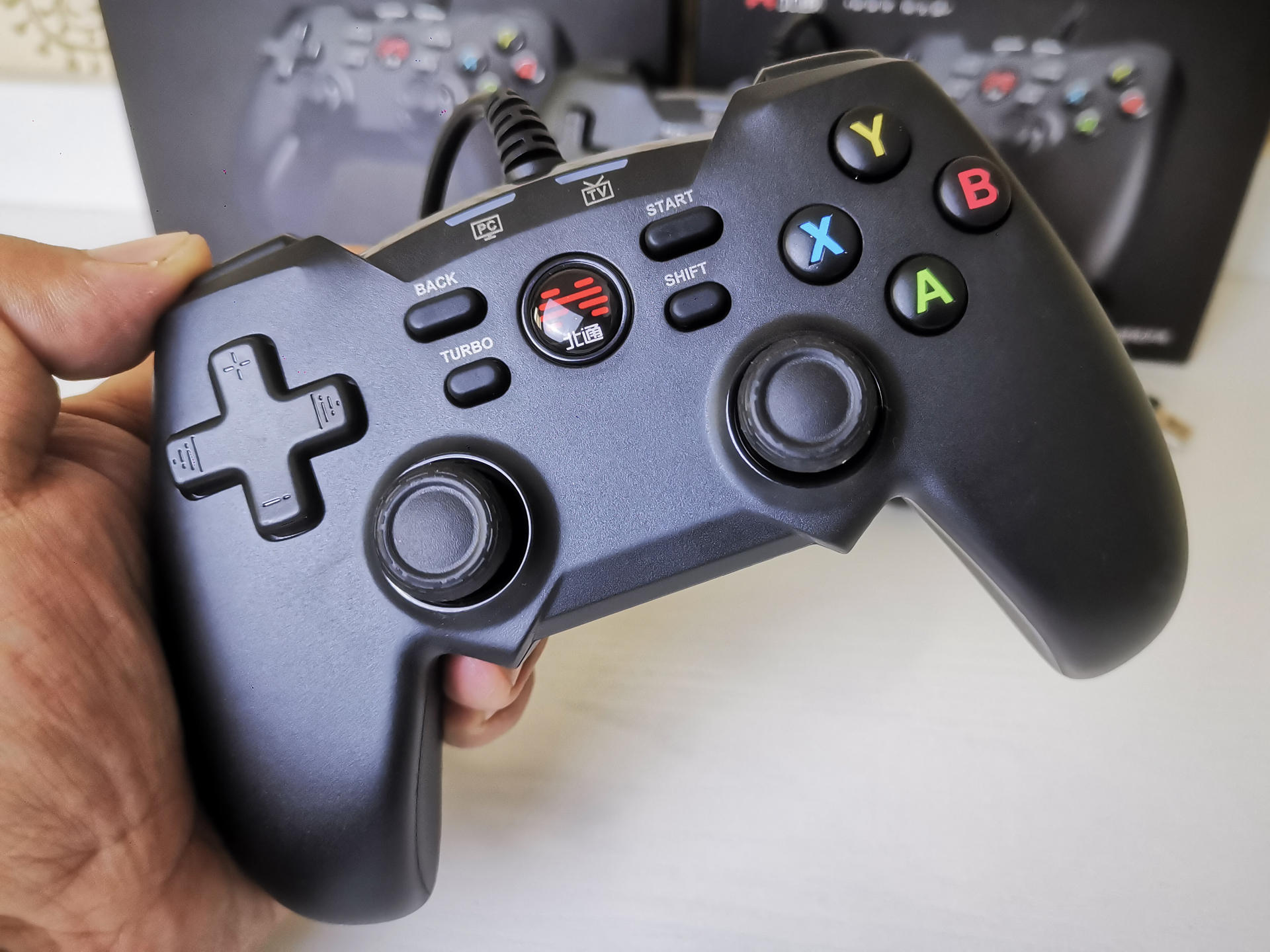 全家人的游戏时刻 北通蝙蝠4游戏手柄 与你相伴