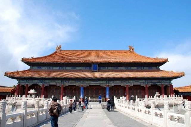 人挤人 五一首日故宫游客爆满,北京故宫五一人多吗