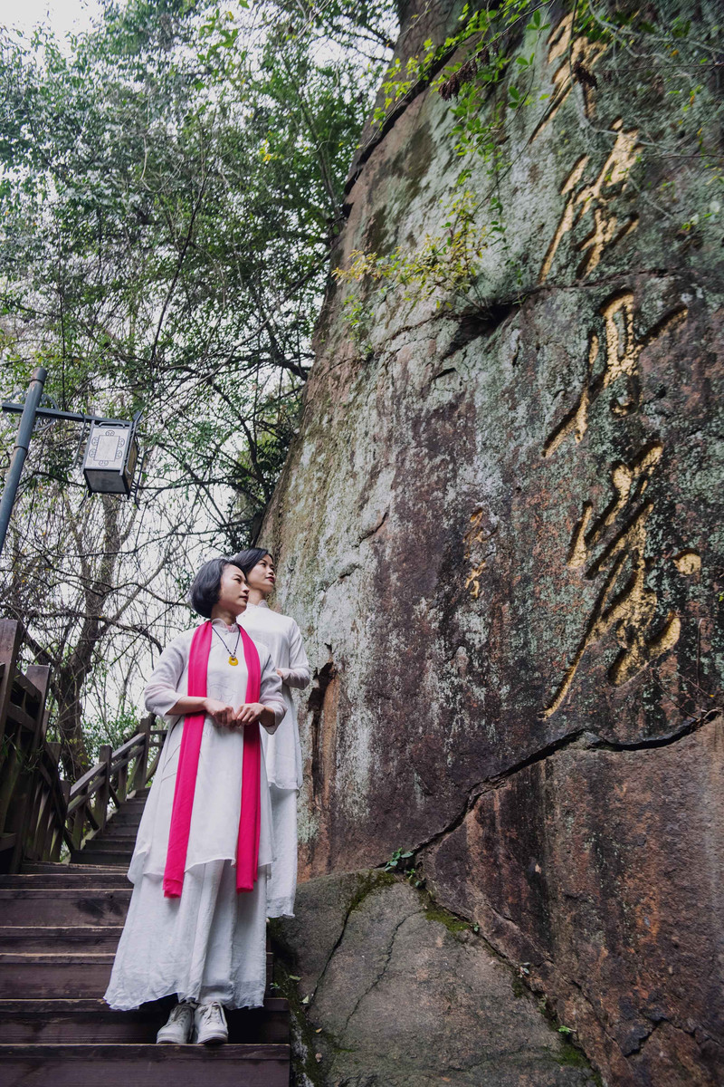 南昌哪里能晚上看足球比赛(烟雨三月湾里，尽享运动养生之旅)