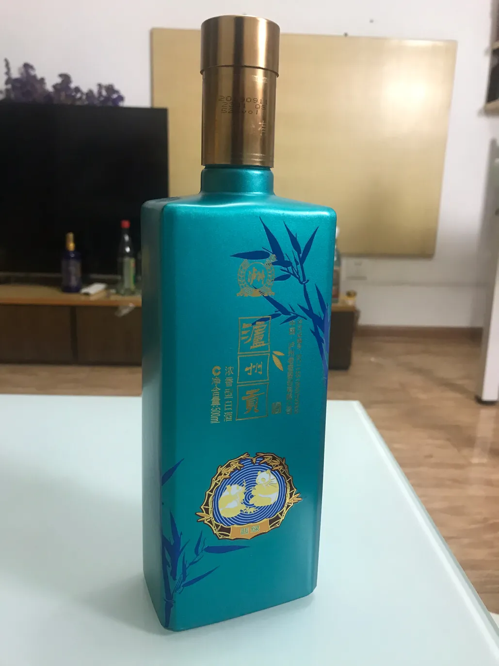 泸州老窖泸州贡翡绿52度测评,百元内送礼佳品