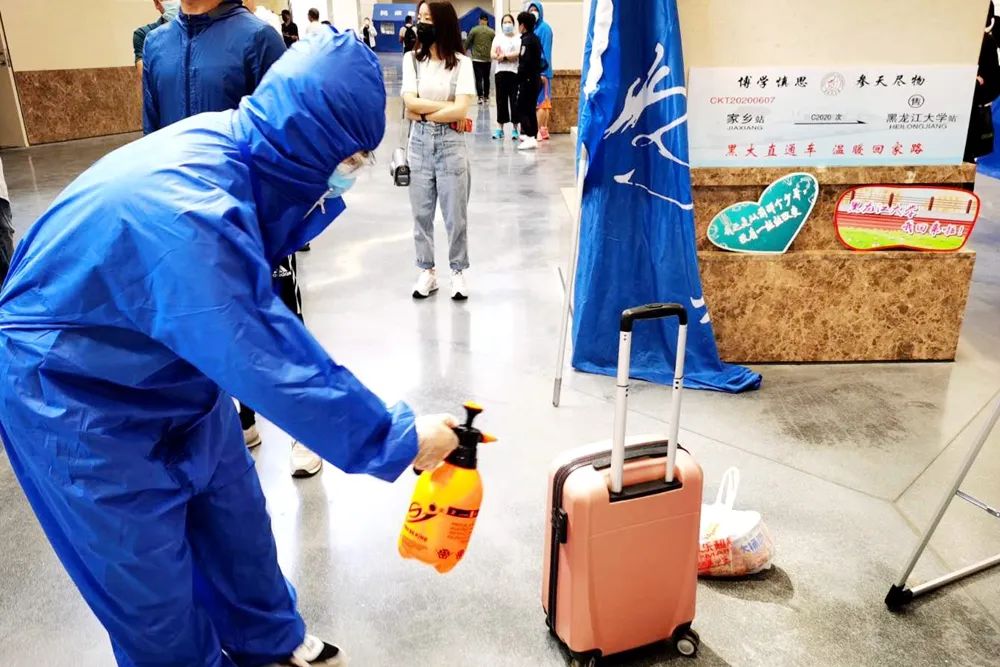 温暖回家路 情真扣人心！我校首批学子平安返校！