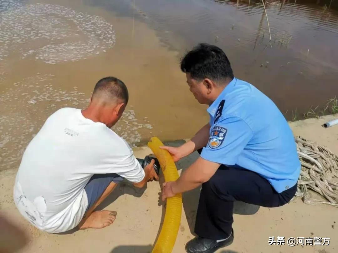 暴雨中的河南公安力量丨用忠诚筑起湛蓝堤坝——致敬奋战在抗洪救灾一线的勇士们