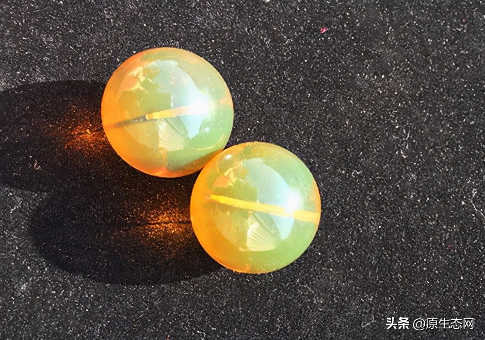 蜜蜡颜色的奥秘：哪种颜色的蜜蜡价值更高？