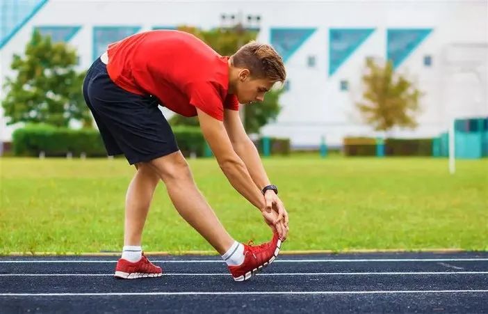 苏炳添第一课:正确认识跑步前的热身活动