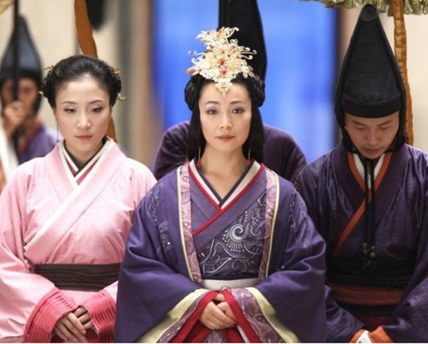 刘盈简介(刘盈,三次被刘邦抛弃,终生被吕后钳制,被迫娶外甥女为妻)