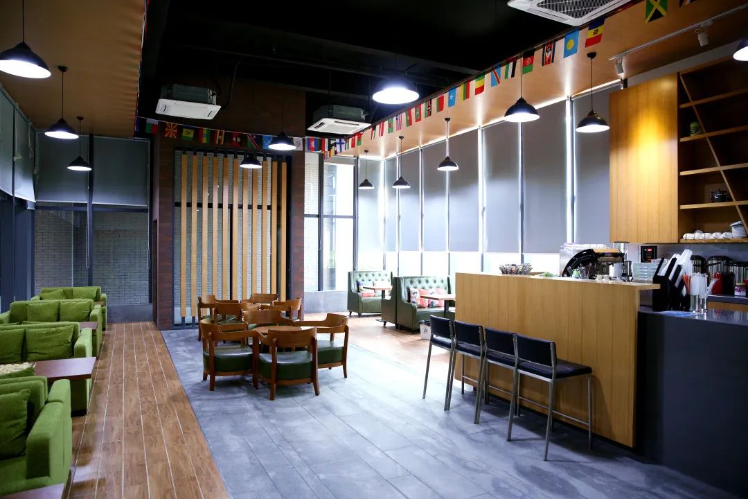 投资10亿，坐标布吉，这是一所被低估的宝藏学校