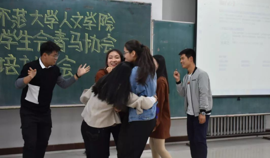 大学新生要不要加入学生会，好处多还是坏处多，学姐说出答案