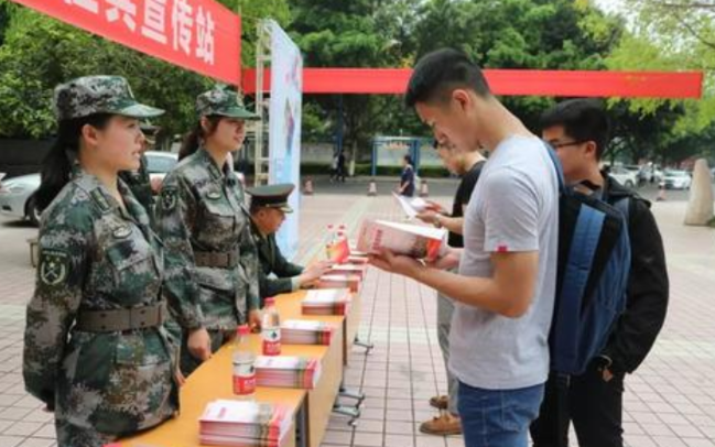 2021年女兵即将开始招生，门槛低至“高中”，想当兵的姑娘别错过