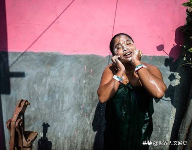 孟加拉国妓女村：每天接待3000人，女孩赎身后，很难走出村子