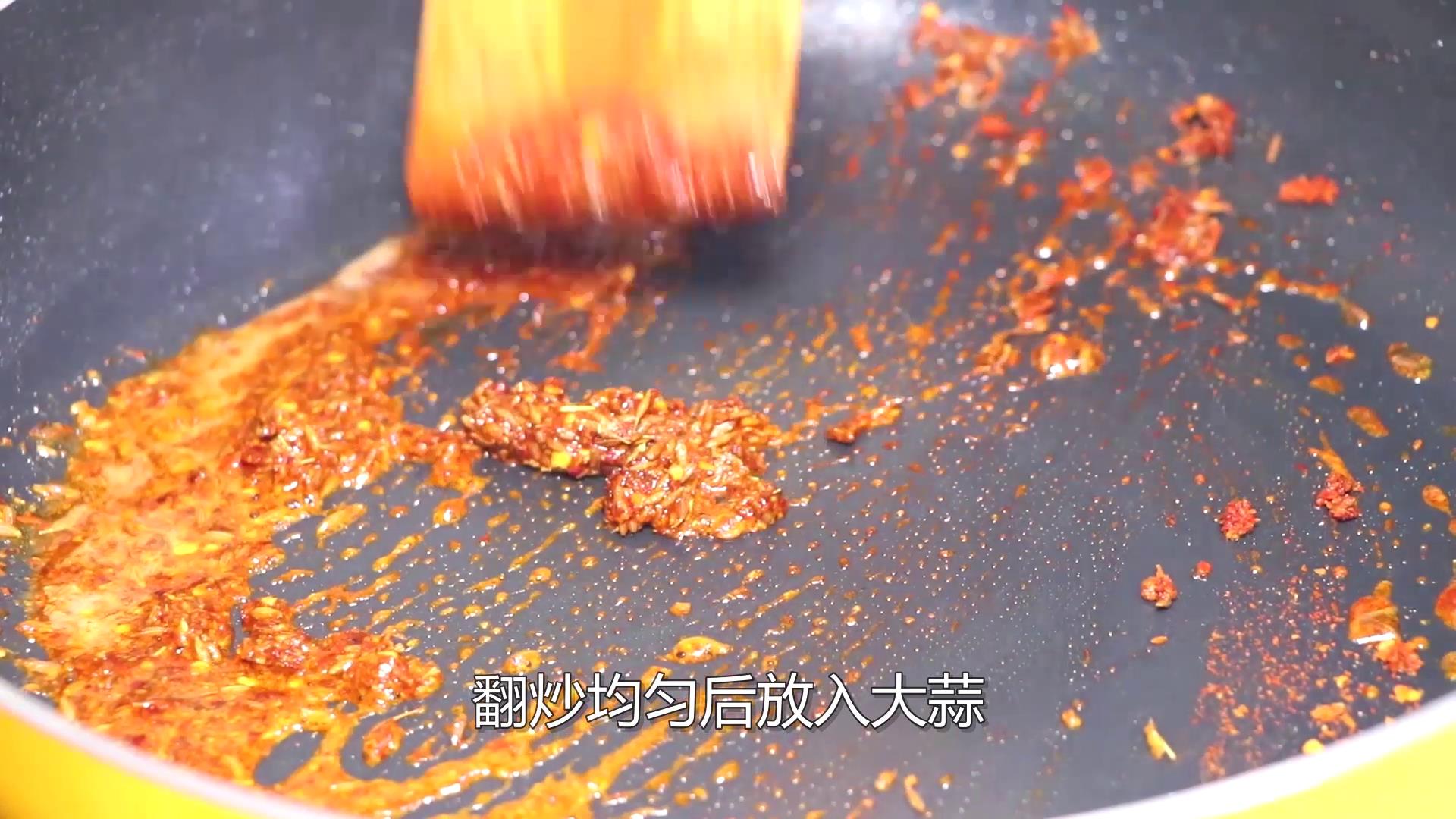 炒大蒜的做法（学会这么炒大蒜比烧烤还美味）