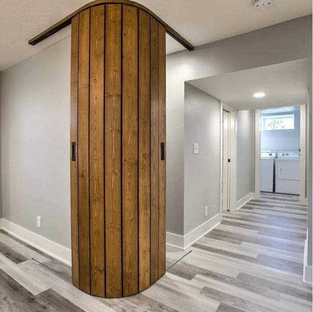 后楼梯门(楼梯处装的弧形轨道门,很多朋友来我家都要夸一夸!