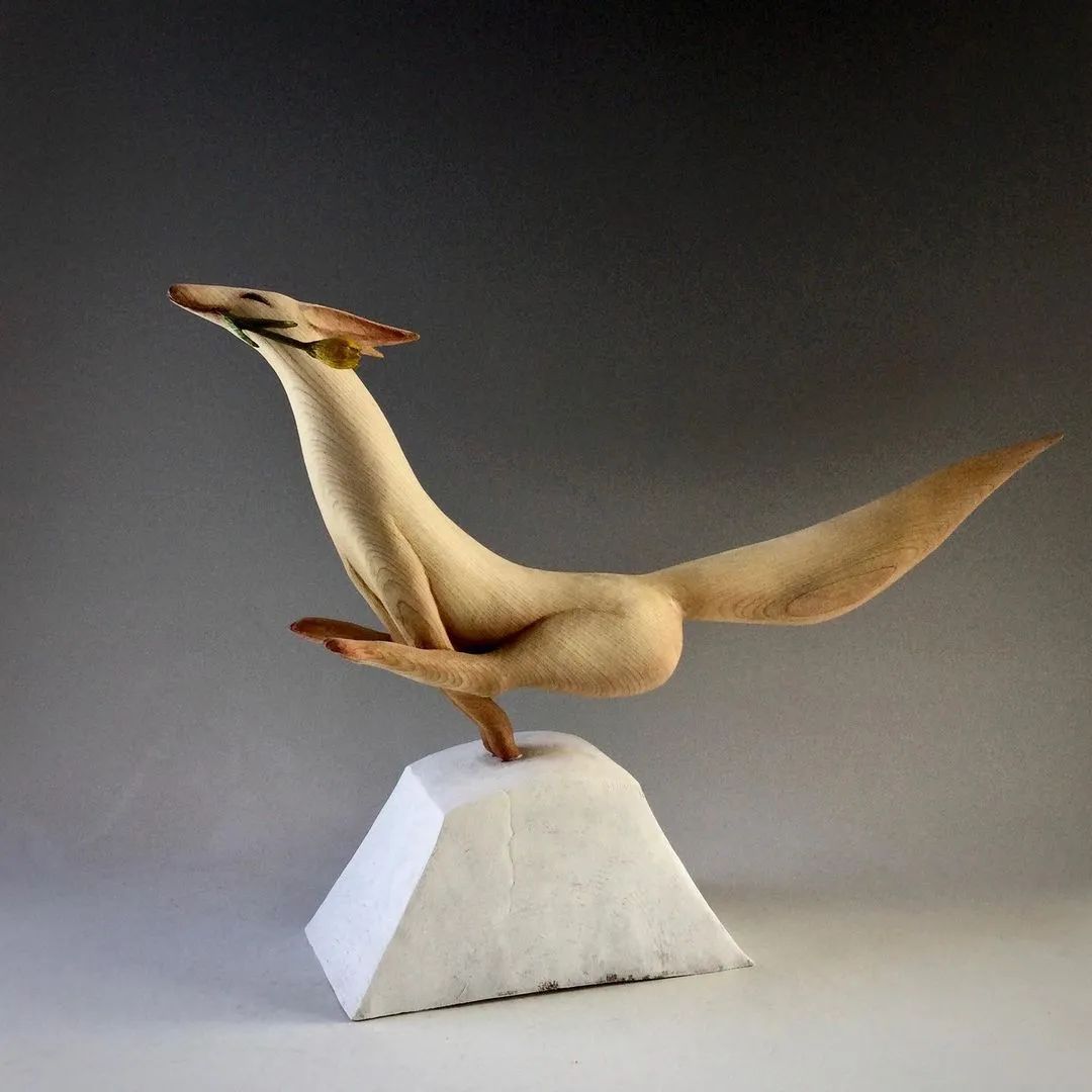 60岁日本老人的“治愈系”木雕，让人直呼“幸福”：太大胆了吧