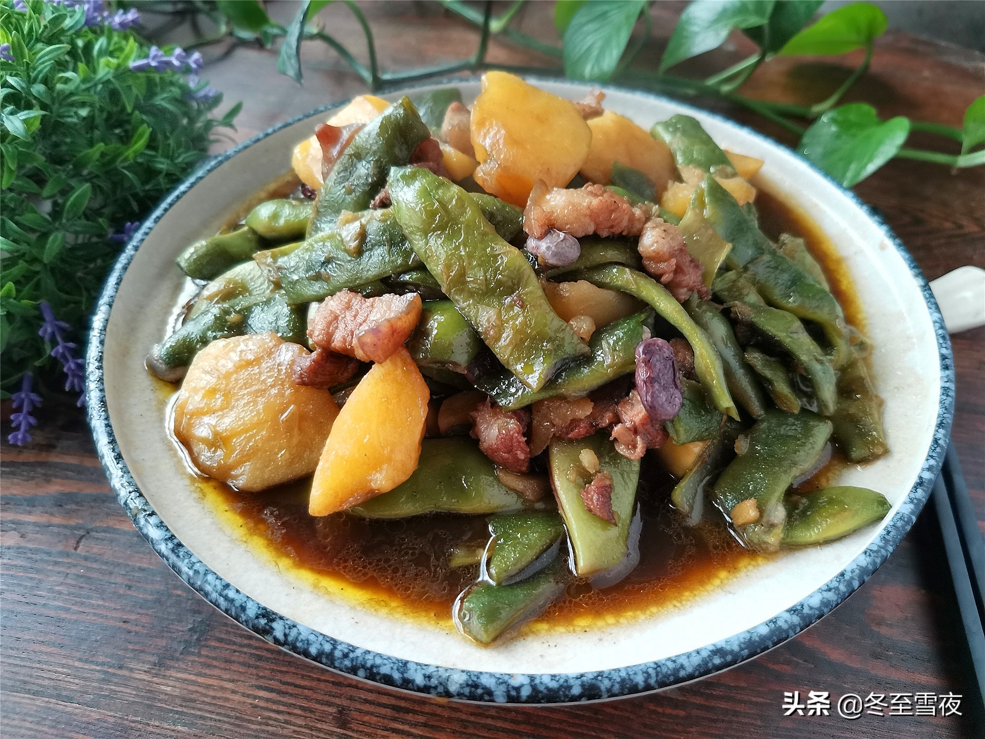 豆角炖土豆,豆角炖土豆肉的家常做法