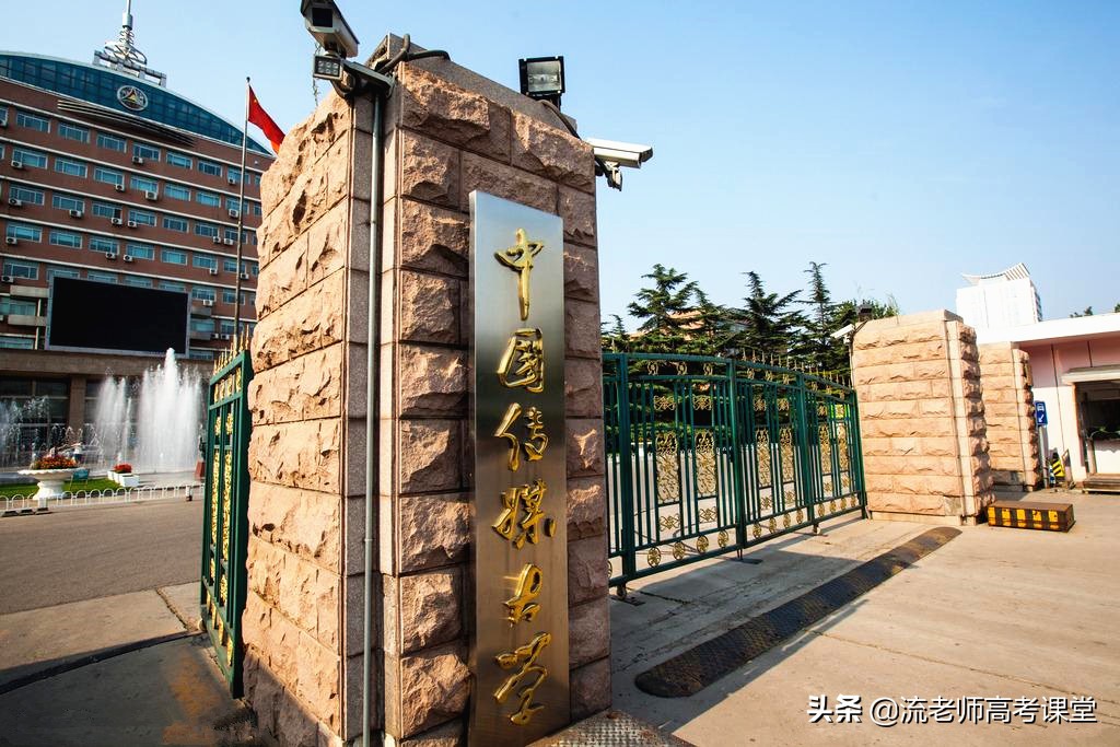 中国传媒大学校花杨诗尹，才貌双全气质佳，摘得环球小姐中国冠军