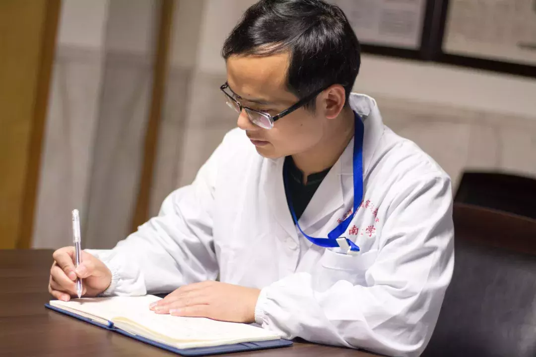 硕士博士皆推免，在国际顶尖学术期刊发表论文，这位中南博士在科研之路上不断前进