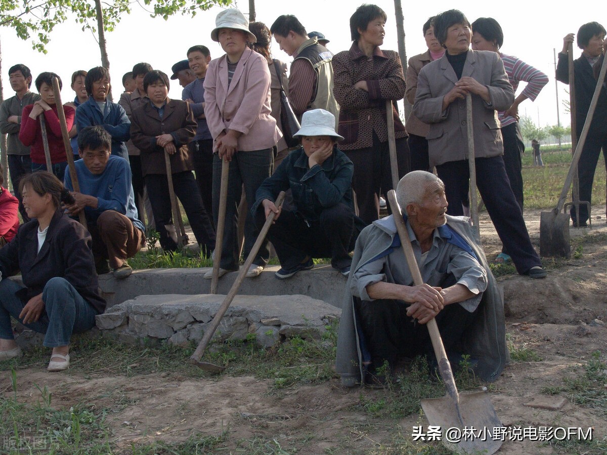 一场大雨过后，村民捡到珍珠琥珀玛瑙，徐克为这个故事拍了部电影