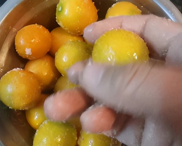 超级有效的止咳食物—冰糖金桔的做法
