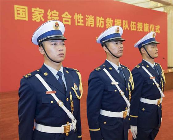 而消防员的礼服,也由军绿色向"火焰蓝"转变.