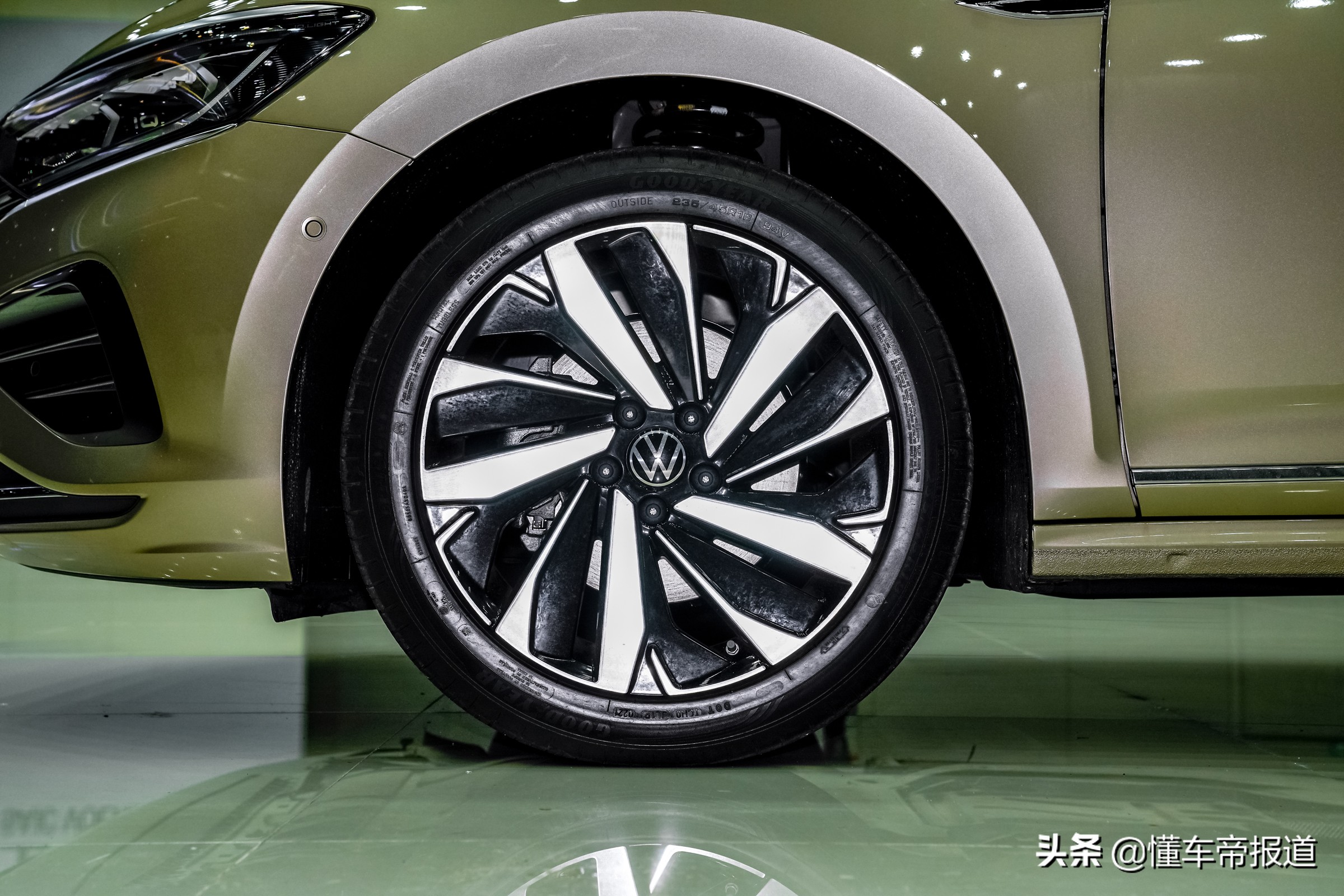 新车 | 上汽大众新款帕萨特正式亮相，提供两种外观风格，车长增加