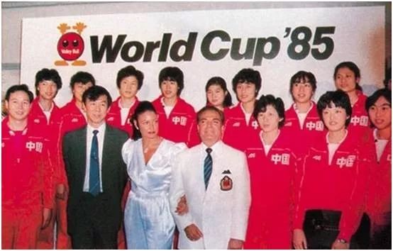 中国女排1980日本世界杯(夺冠记忆 | 80年代“五连冠”,中国女排的第一个黄金时代)