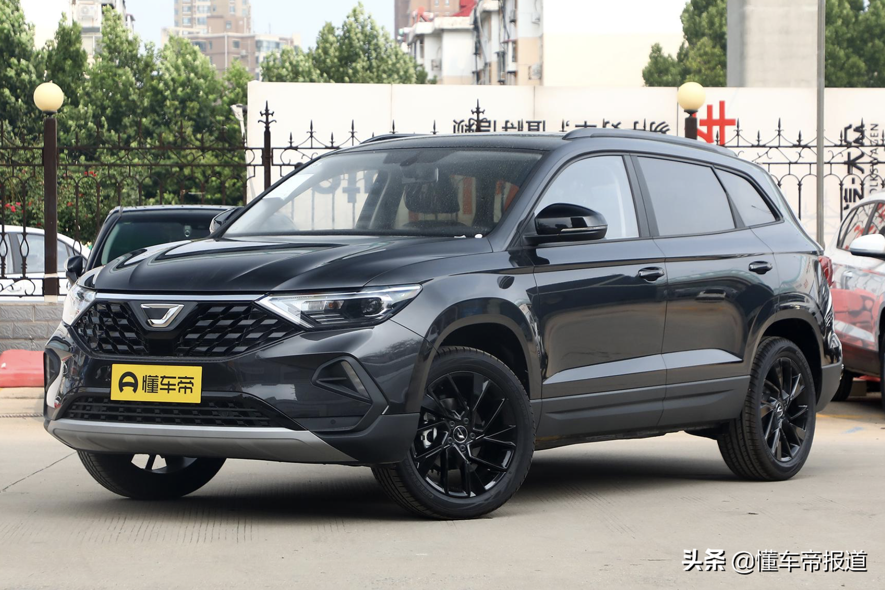新车 </p><p>　　 售价12.68万元起，一汽-大众捷达VS7黑锋版到店，车身黑化