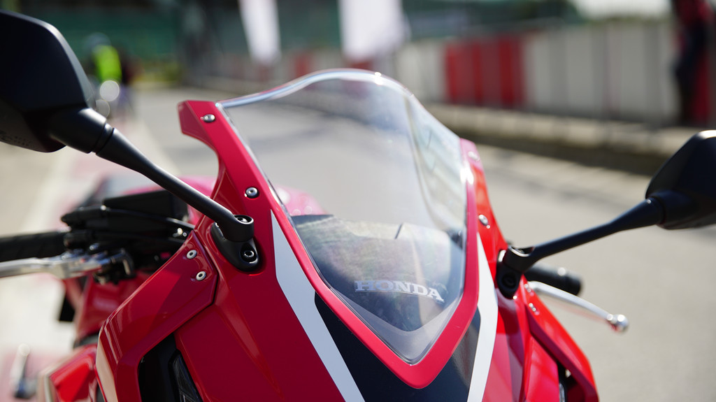 多了一个“R”贵4000块，本田CBR650R值不值