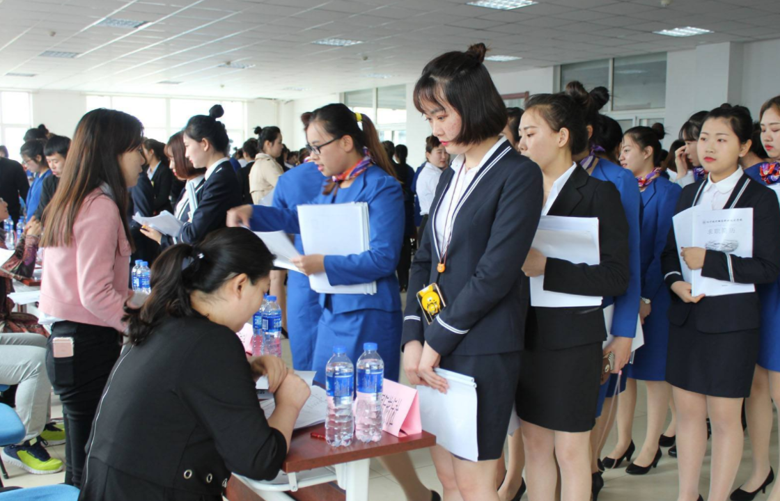 大学生有福了，3个“好政策”缓解就业压力，家长松了口气