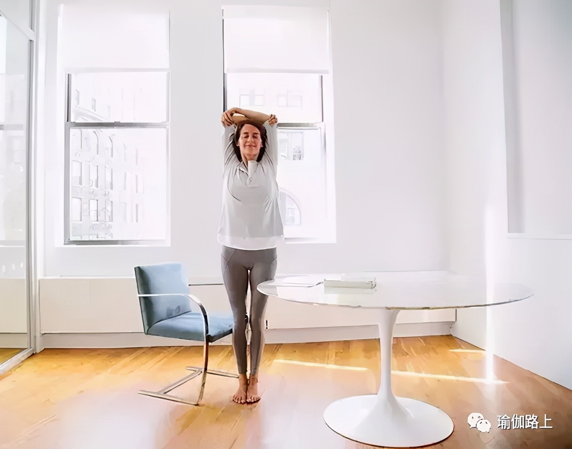 一套简单有效的办公室瑜伽，10分钟缓解全身疲劳（收藏级）