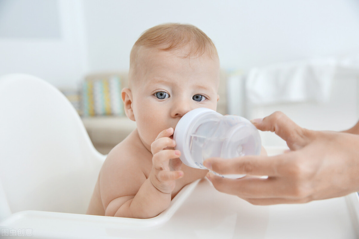 新生儿奶粉喂养的正确方法