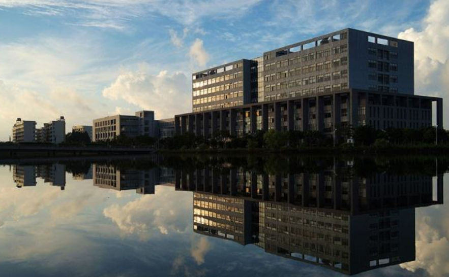 广东有2所大学，校名重合度90%，1所公办1所民办