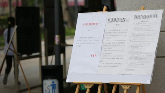 老照片回顾高考43年：哪一年最惊心动魄？