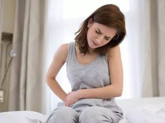 缺乏维生素B12，若常出现8种症状，8类人尤其中老年要及时补充