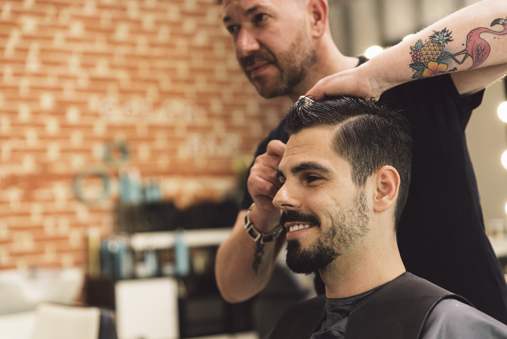 和理发师交流太费劲，如何描述想要的发型？男士发型名字有哪些？