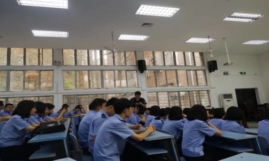 湖北这所二本学校，录取分数“超过”一本线，毕业生多半当公务员