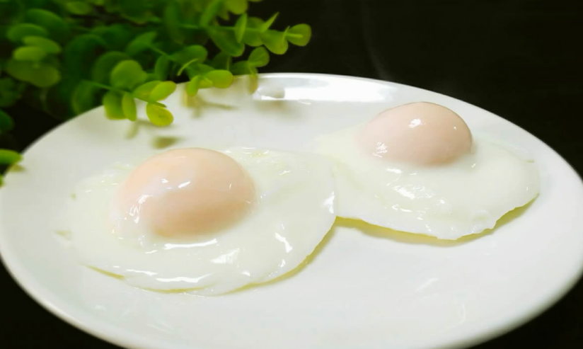 煎荷包蛋怎么煮才能完整(鲜嫩蛋香，煎荷包蛋烹饪全攻略)