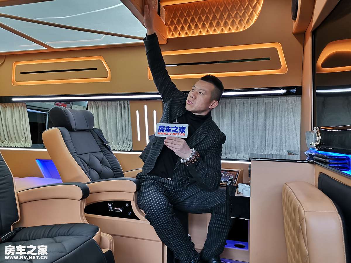 江铃福特逸途商旅车，一款可以睡觉的商务车