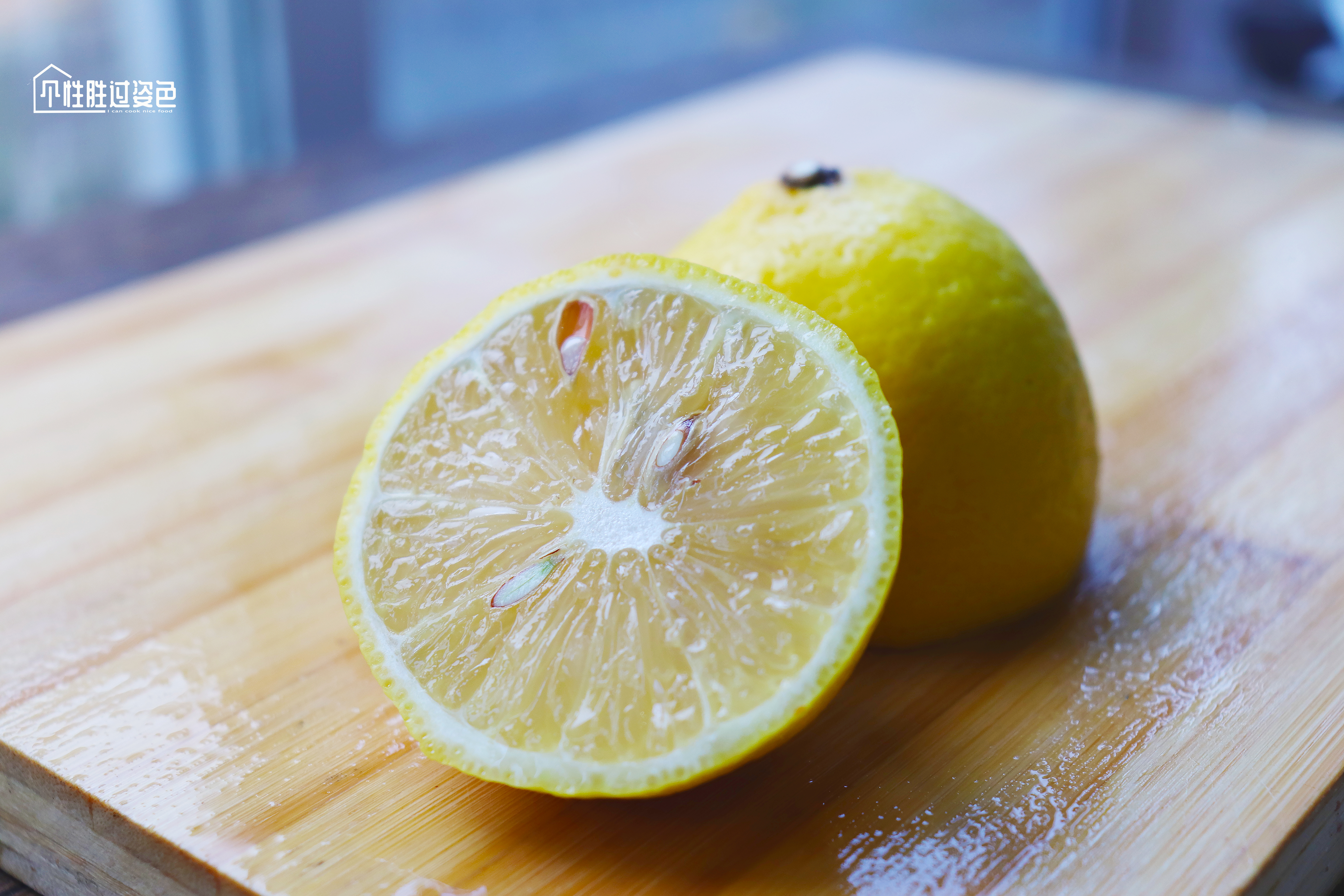 梨子加上柠檬更美味，秋季容易感冒咳嗽，喝上一碗再合适不过了