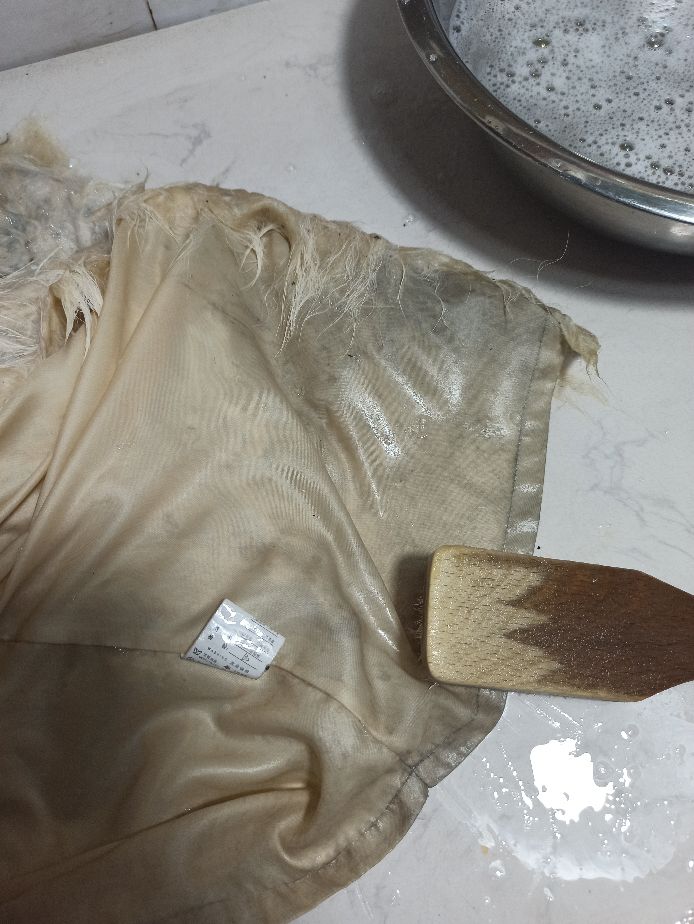 干洗店是如何水洗皮草，为大家分享一下。