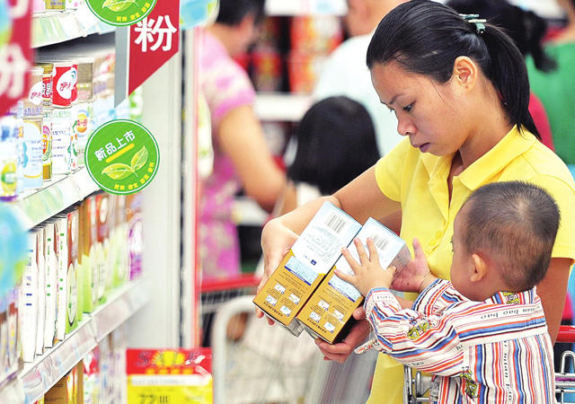 不同牌子的配方奶，差别在“可选择成分”上，加得多不一定就是好