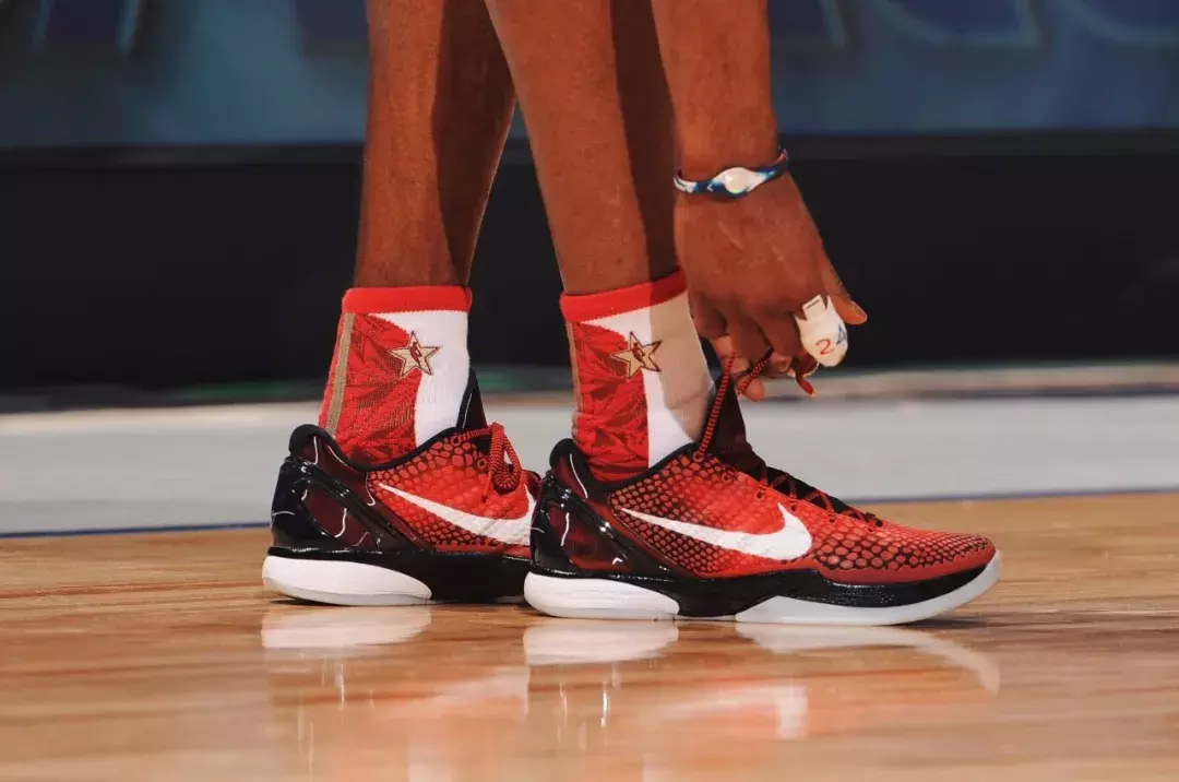NBA球员今日上脚：欧文6代被曝光，勇士专属总冠军AJ1很亮眼！