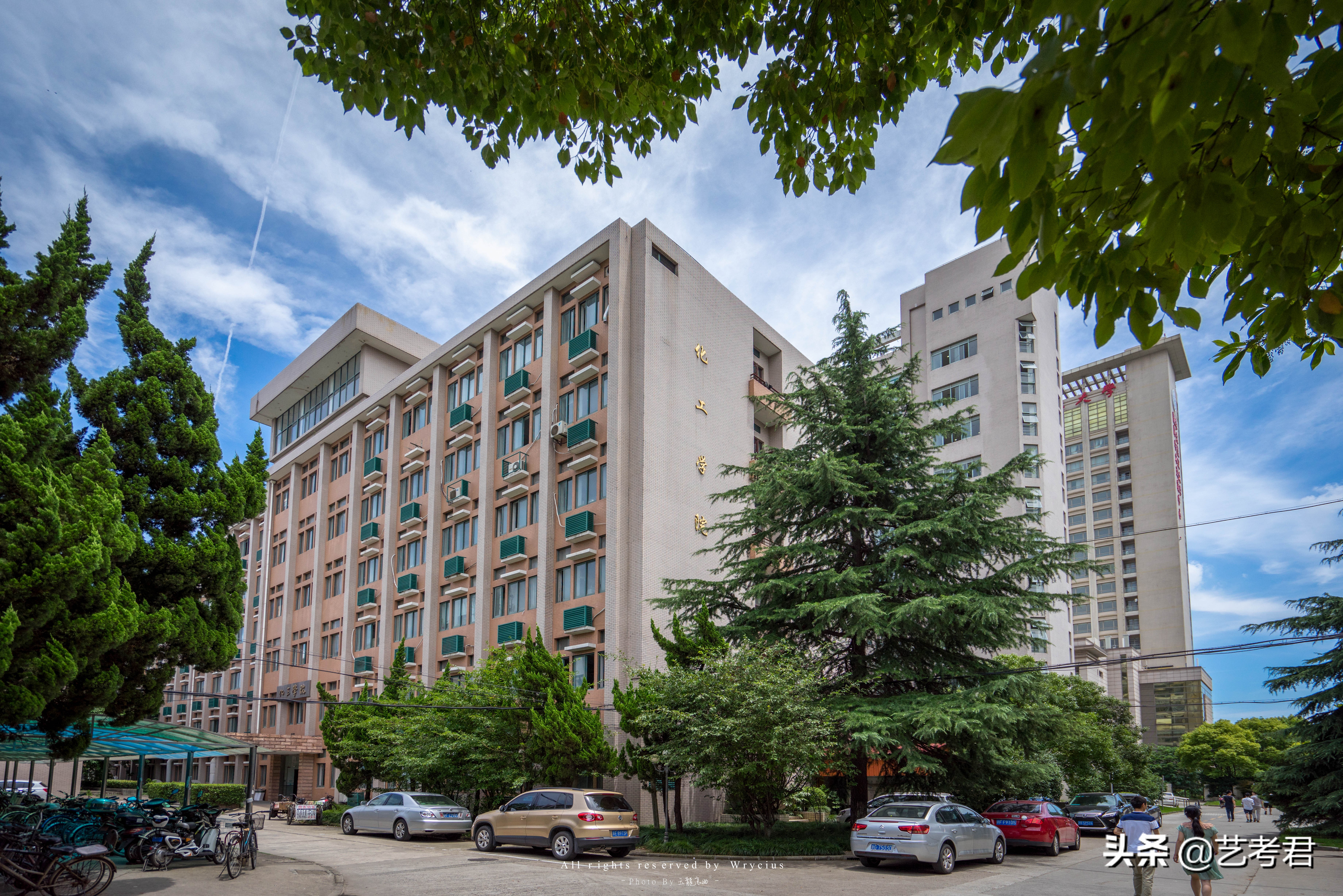 第一所以化工特色闻名的高校，华东理工大学美术艺考专业政策解读