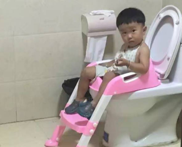 超过一半孩子不在幼儿园大便？这些原因娃不说，但家长要明白