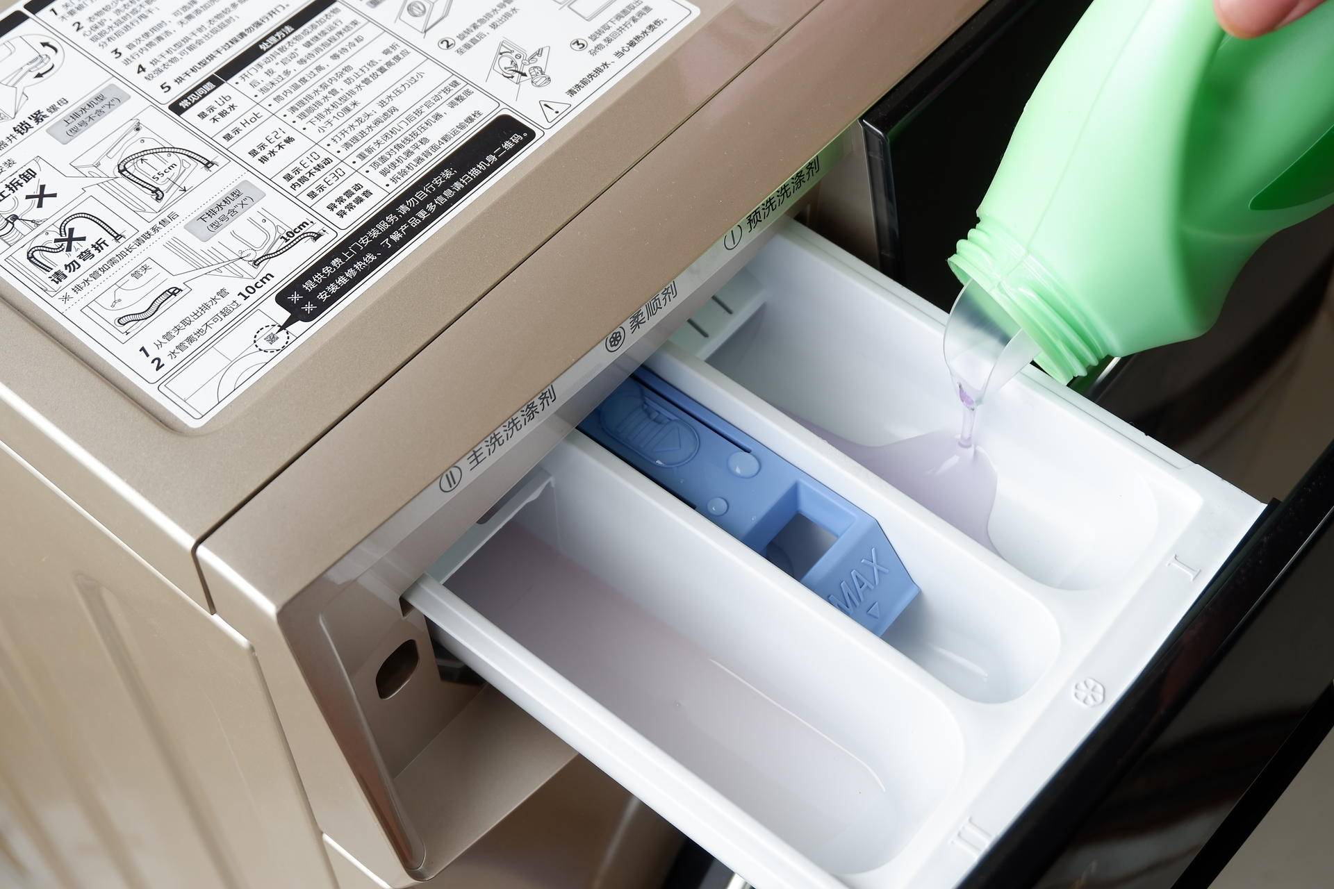 亿万气泡超强去污技术，小天鹅超微净泡水魔方洗烘一体洗衣机体验