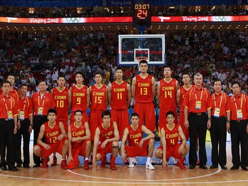 中国队08年奥运会对阵美国队，姚明拿下13分，科比和老詹是这数据
