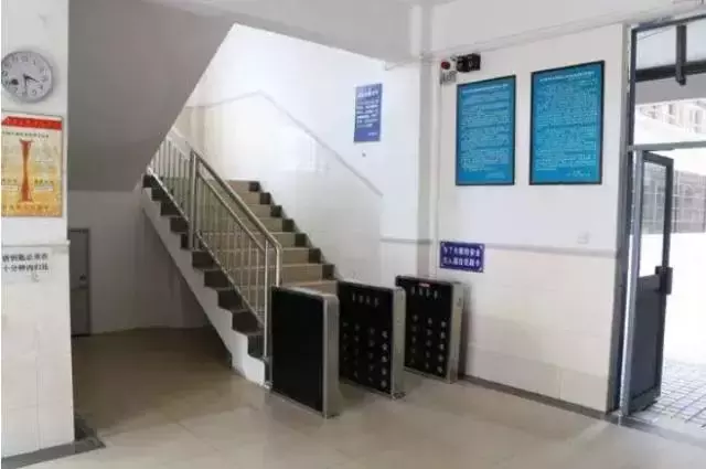 广东最坑爹vs最壕的大学宿舍！你们感受一下，这区别扎心了