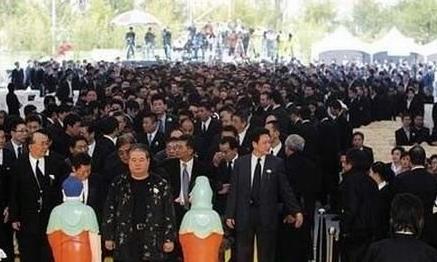 1992年5月4日午夜,黄朗维打梅艳芳一巴掌,第二天被砍成重伤遭灭口