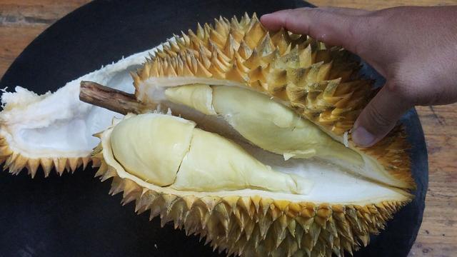 鸡肉里放进2块榴莲，这样做太好吃了，鲜香美味，一锅还不够吃