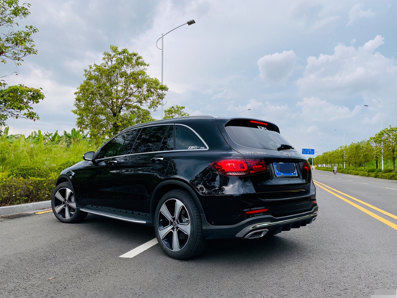 开惯了奔驰GLC，再开路虎揽胜极光L，明白了奔驰和路虎的差别