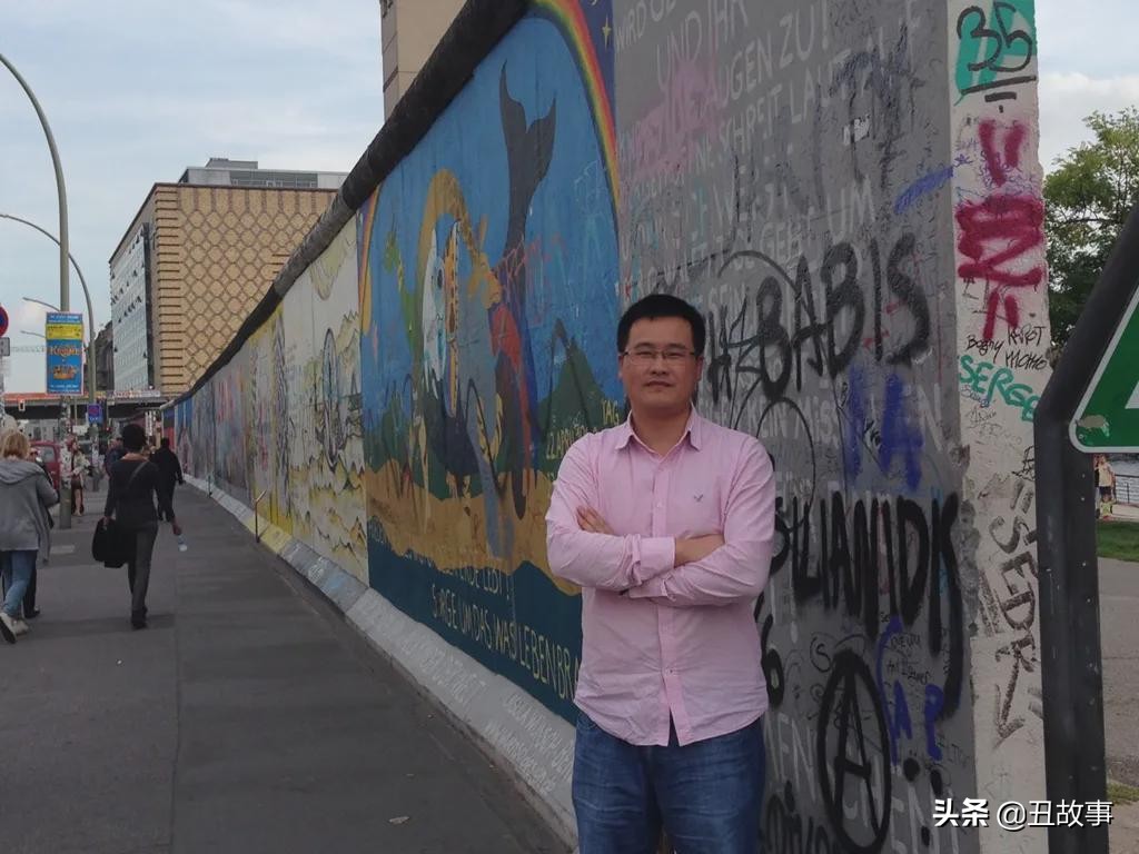 和大学同学挤在阁楼上睡了一晚，我的人生就被改变了