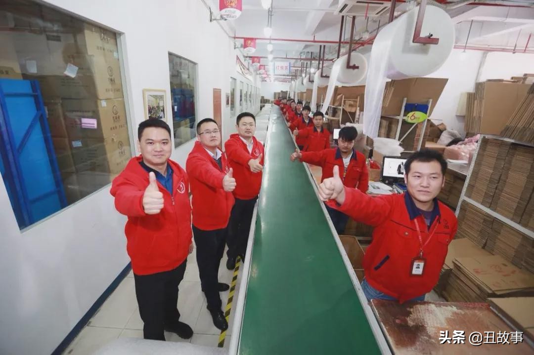 和大学同学挤在阁楼上睡了一晚，我的人生就被改变了